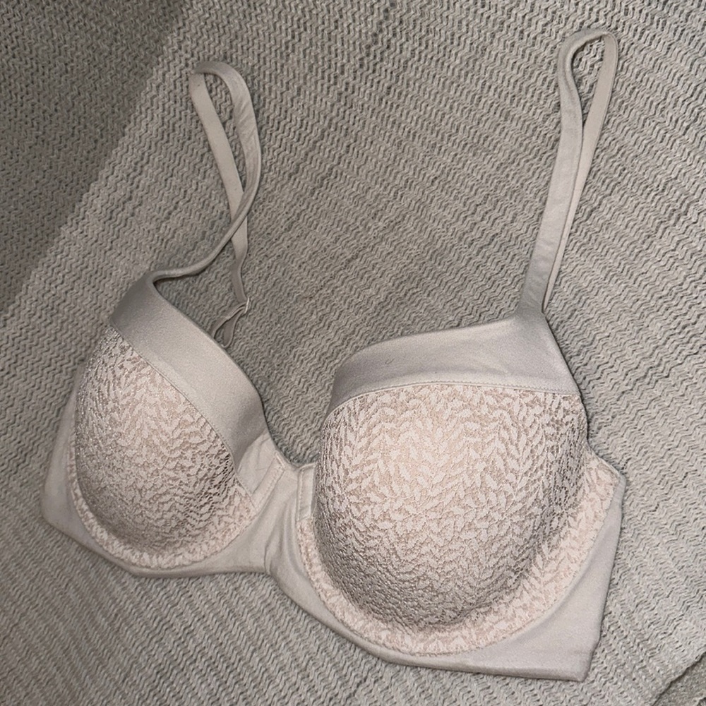 Victoria’s Secret Bra, 34DD, Body By Victoria, lined Demi, white